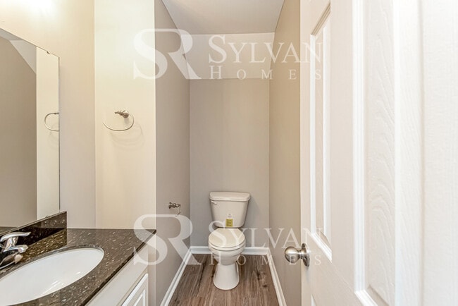 Building Photo - Spacious 4 bedroom colonial available now!