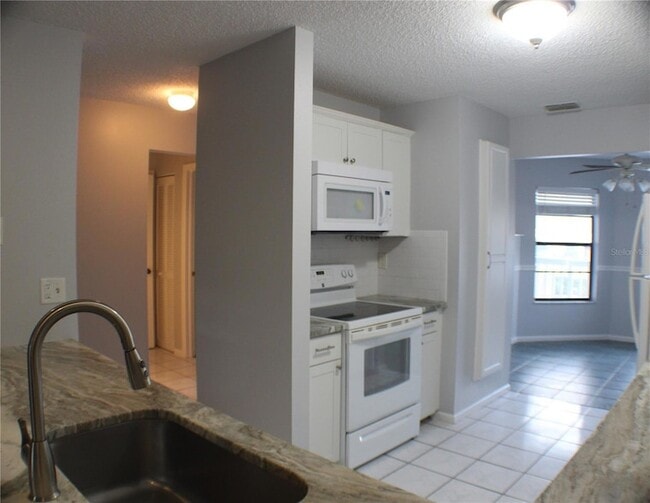 Building Photo - 1194 Falcon Dr