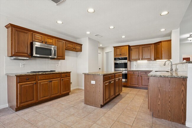 Building Photo - 501 Pine Bluff Dr