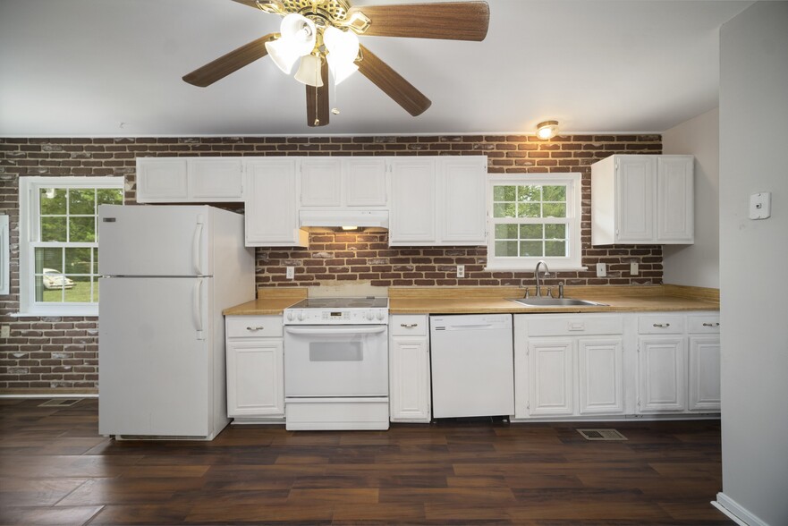 Building Photo - 2519 Edgewood Dr