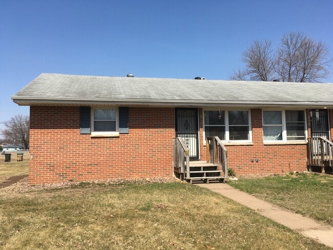 Primary Photo - 406-408 Terrace Dr