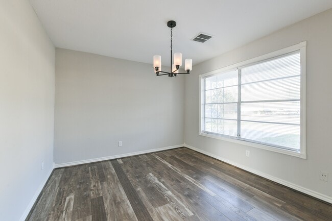 Building Photo - 1206 Houston Ave