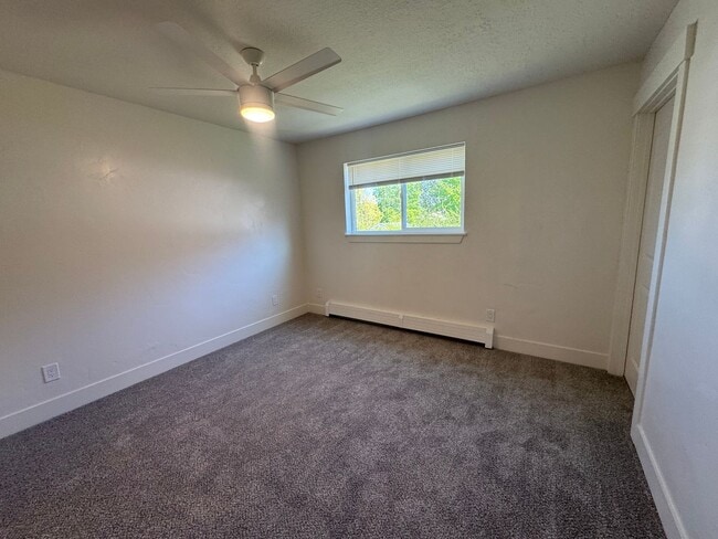 Building Photo - 210 W 1100 N