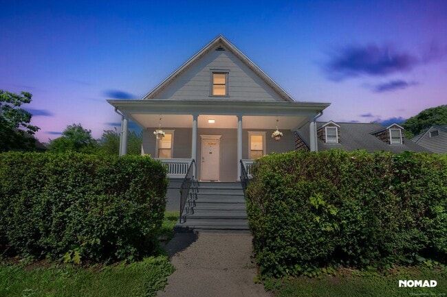 Primary Photo - 28 Hollow Wood Ln