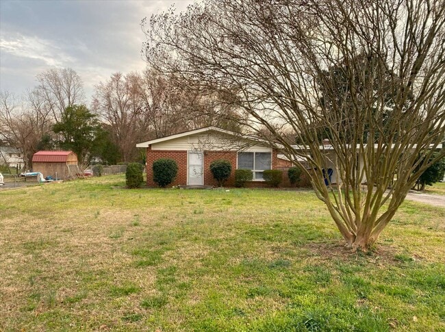 Building Photo - Nice home