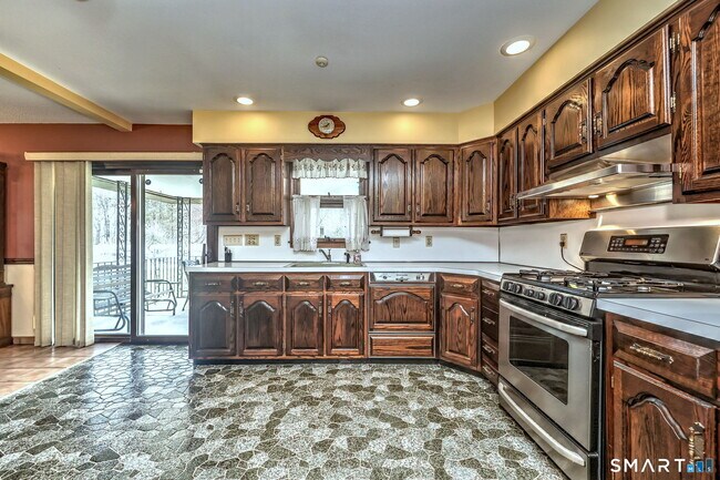 Building Photo - 4565 Madison Ave