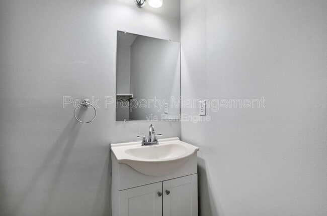 Building Photo - 612 N 32nd St