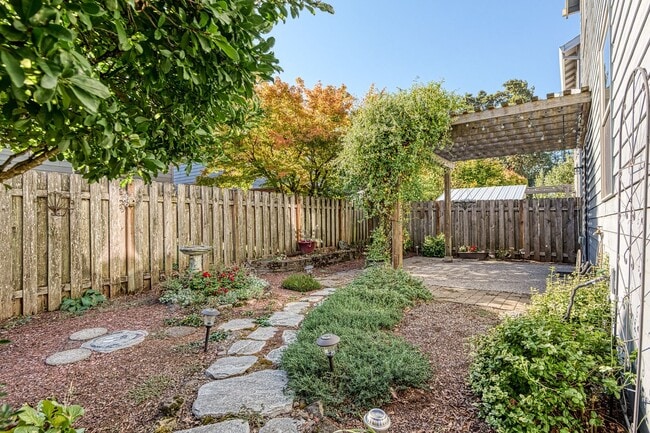 Building Photo - Delightful 4-Bedroom, 2.5-Bath Home in the...