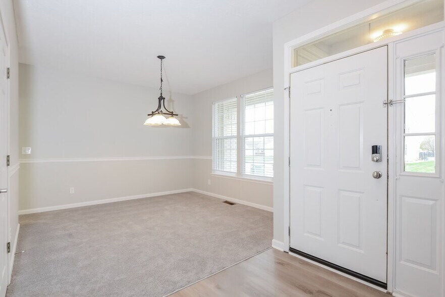 Building Photo - 1903 Windsor Ln