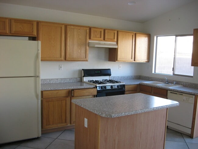 Building Photo - Beautiful Three Bedroom Home Available in Southern Highlands