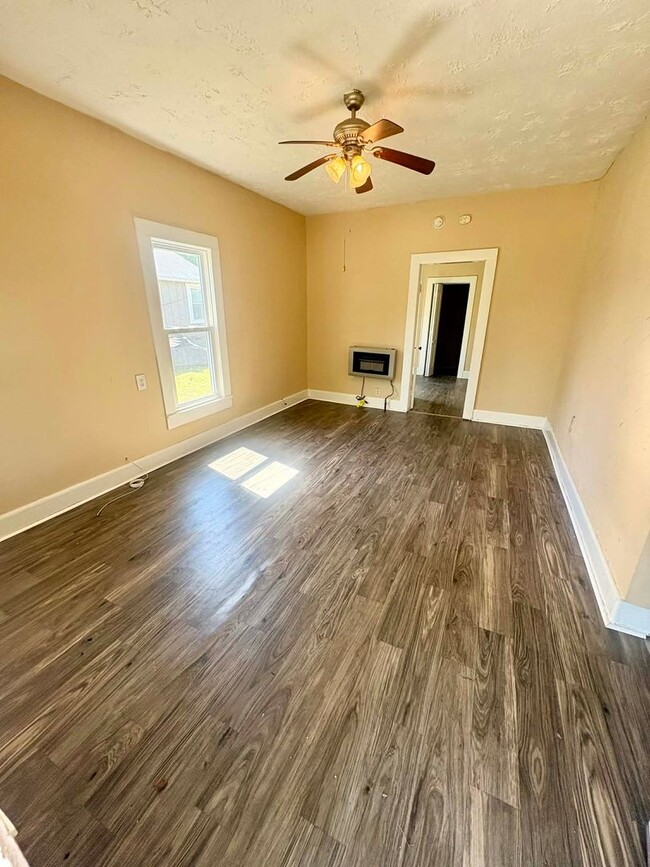 Building Photo - Spacious Home for Rent!