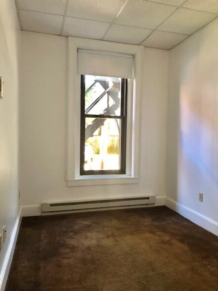 Building Photo - 1061 Beacon St