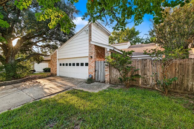 Primary Photo - 812 Fleetwood Pl Dr