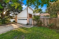 Building Photo - 812 Fleetwood Pl Dr