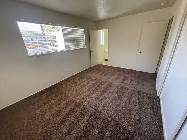 Building Photo - Victorville, 3 Bedroom, 2 Bathrooms, Large...