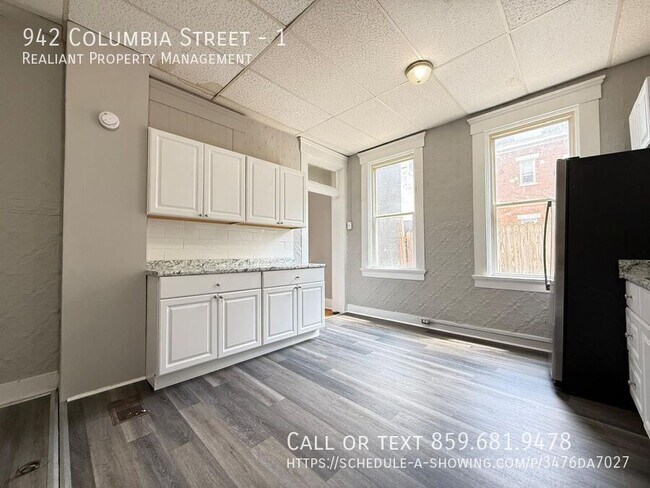 Building Photo - 942 Columbia St