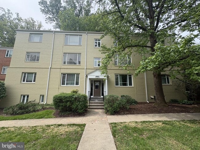 Building Photo - 10403 Montrose Ave