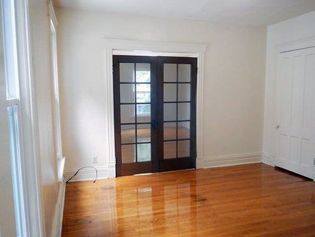 Building Photo - Second Floor Apartment Available 8/1/26