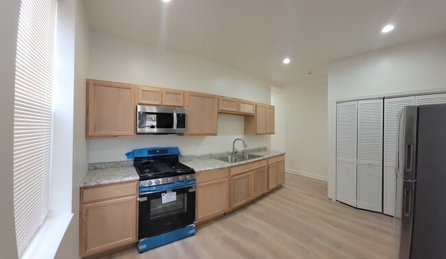 Building Photo - 3840 W Roosevelt Rd