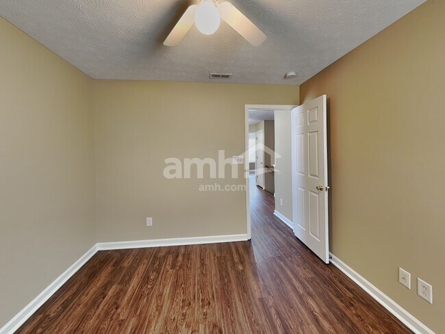 Building Photo - 1196 River Ridge Dr