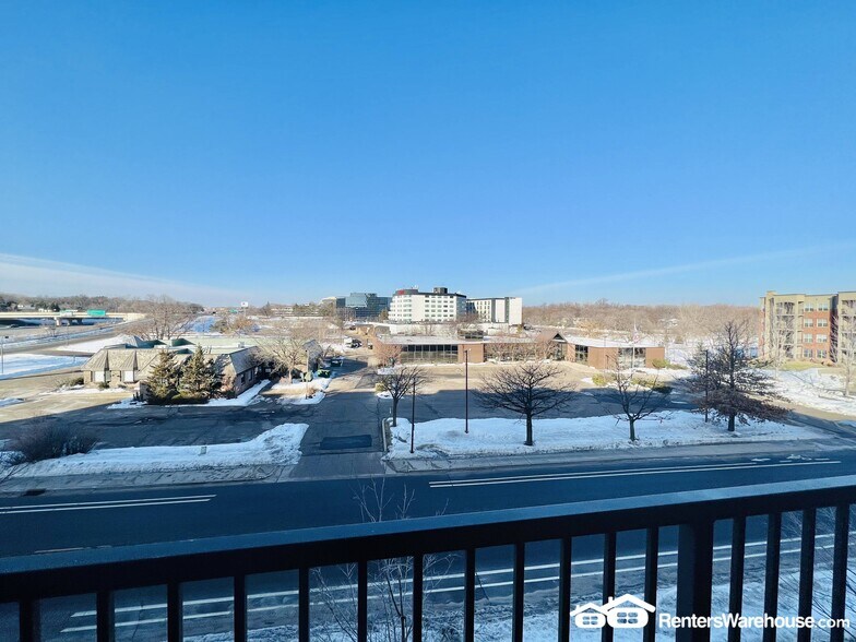 Building Photo - 1155 Ford Rd
