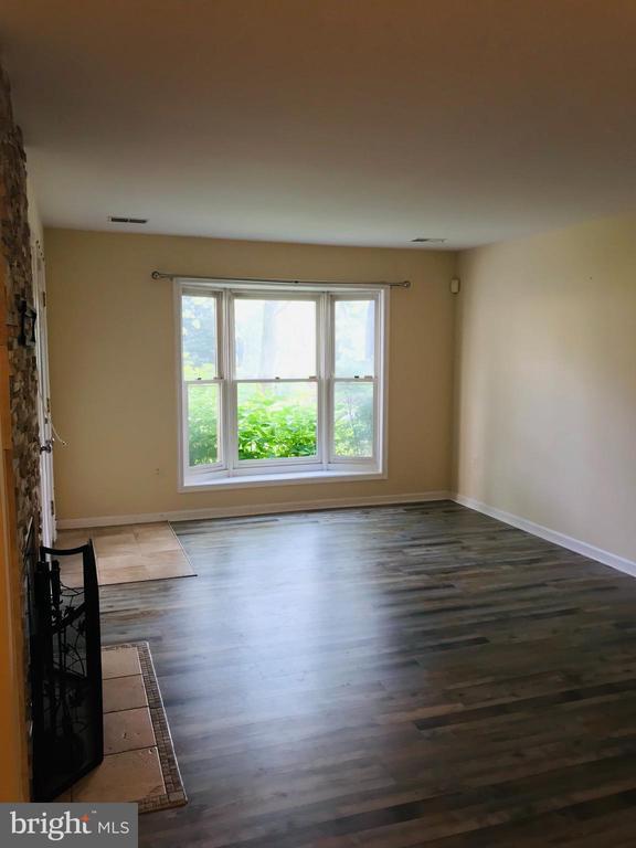Building Photo - 13069 Shadyside Ln