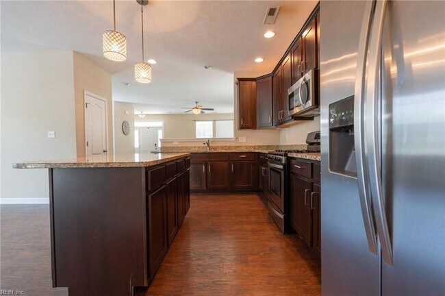 Building Photo - 302 Milton Ct