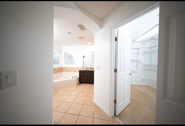 Building Photo - 5456 Los Palma Vista Dr