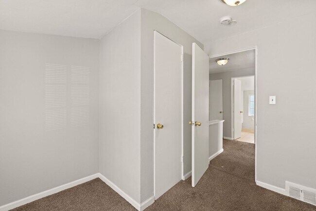 Building Photo - 462-464-464 Idlewood Rd