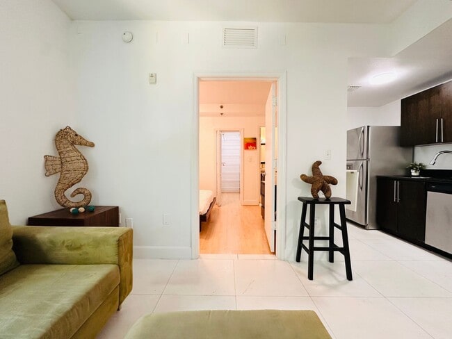Building Photo - Bright and furnished 1/1 in classy remodel...