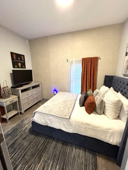 Building Photo - 851 N Grand Ave NW