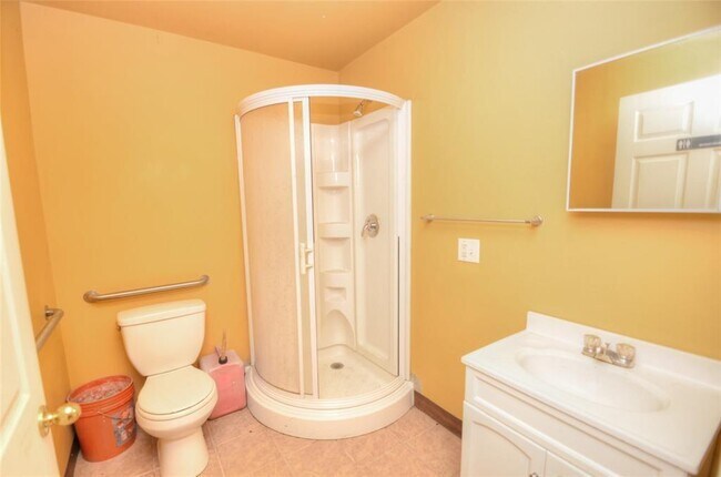 Building Photo - 6813 Bayway Dr
