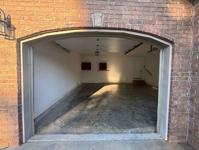 Building Photo - WELCOME HOME!