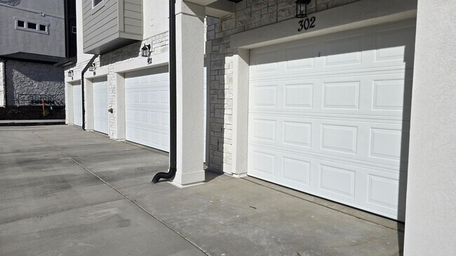 Building Photo - 6512 Skyline Lp Ln