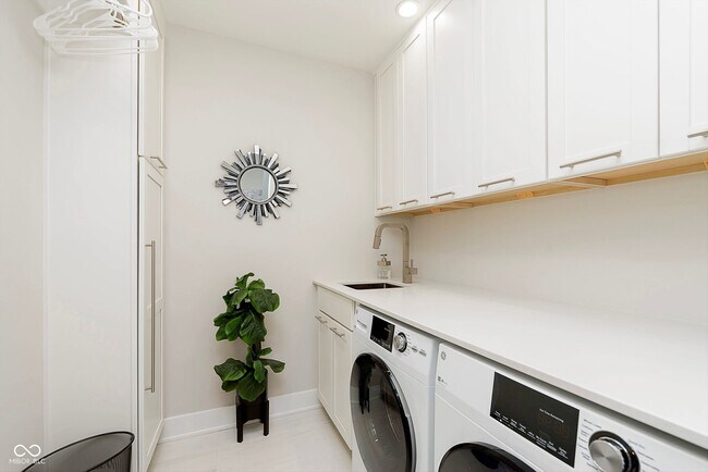 Building Photo - 429 W 86th St