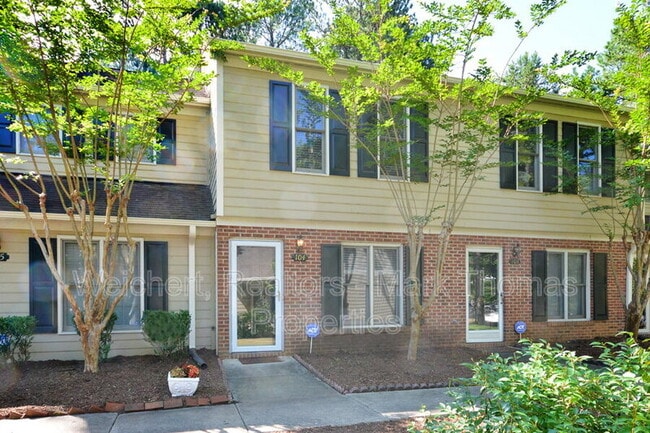 Primary Photo - 104 Gatehouse Ln
