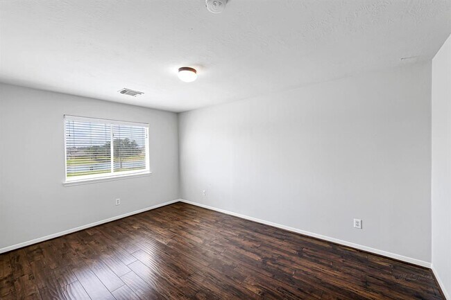 Building Photo - 4818 Plum Forest Rd