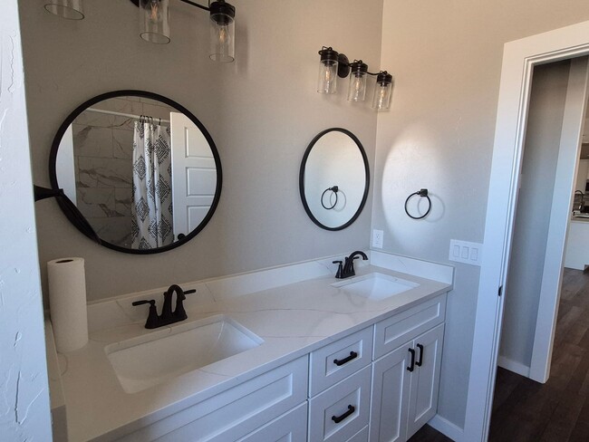 Building Photo - 1245 La Sienna