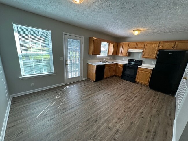 Building Photo - 2426 Willowbrook Dr