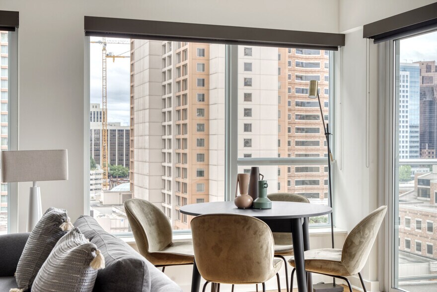 Building Photo - 10349 NE 10th St