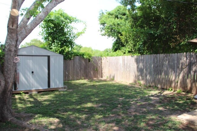 Building Photo - 13355 Water Oak Ln