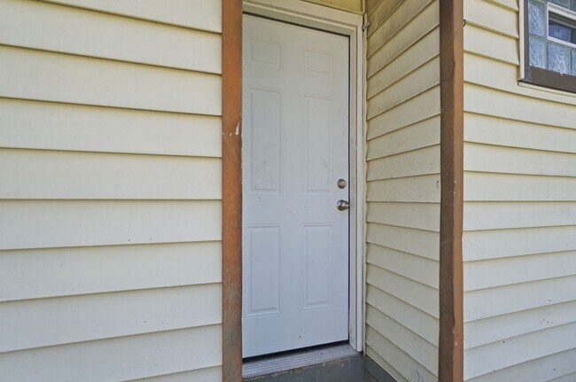 Building Photo - 413 Lockwood Ave