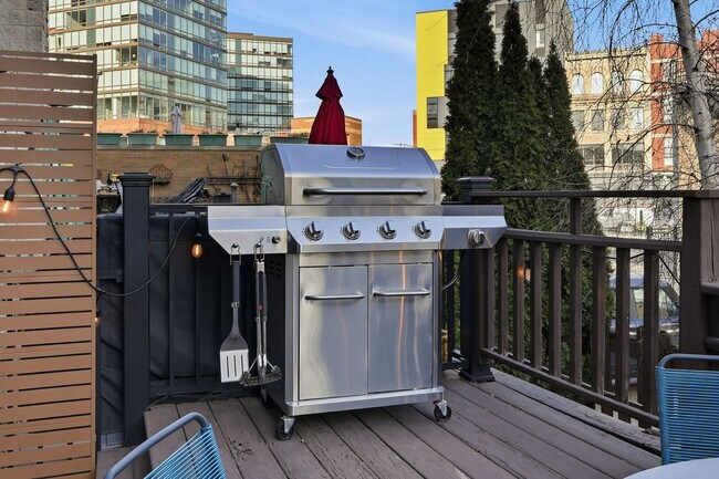 Building Photo - 657 N Carpenter St