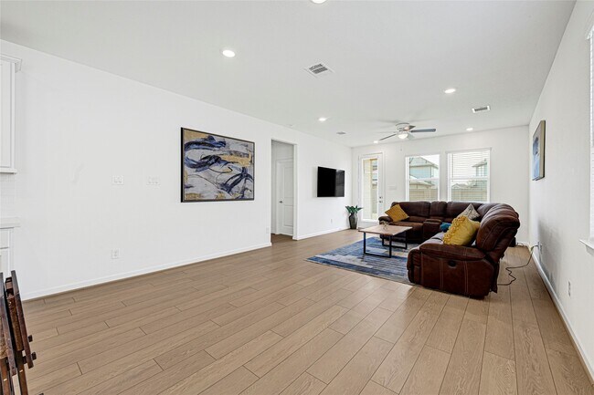 Building Photo - 21811 White Bellflower Ln