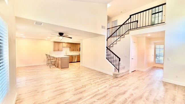 Building Photo - Beautifully Updated & Remodeled Townhome o...