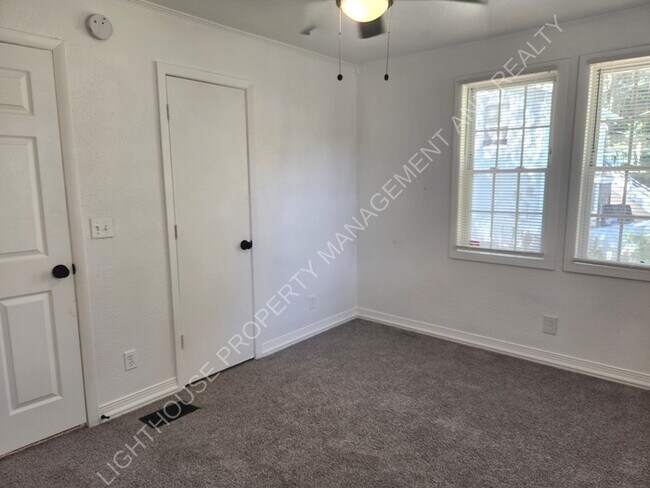 Building Photo - Charming 2 Bedroom Home With Sunroom And Storage