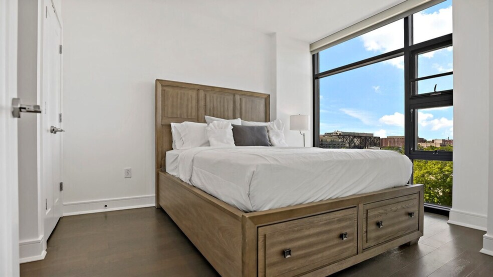 Building Photo - 1947 Vermont Ave NW