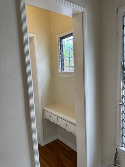Building Photo - 1137 Meadowbrook Ave
