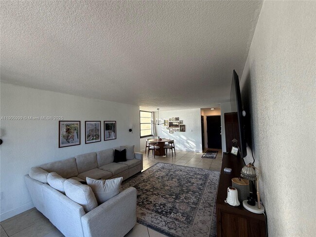 Building Photo - 13100 SW 92nd Ave