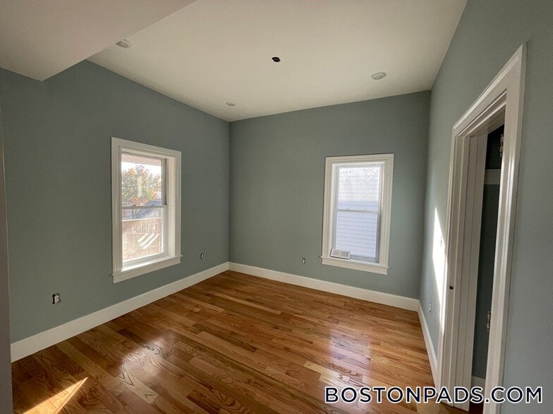 Building Photo - 15 Harold St